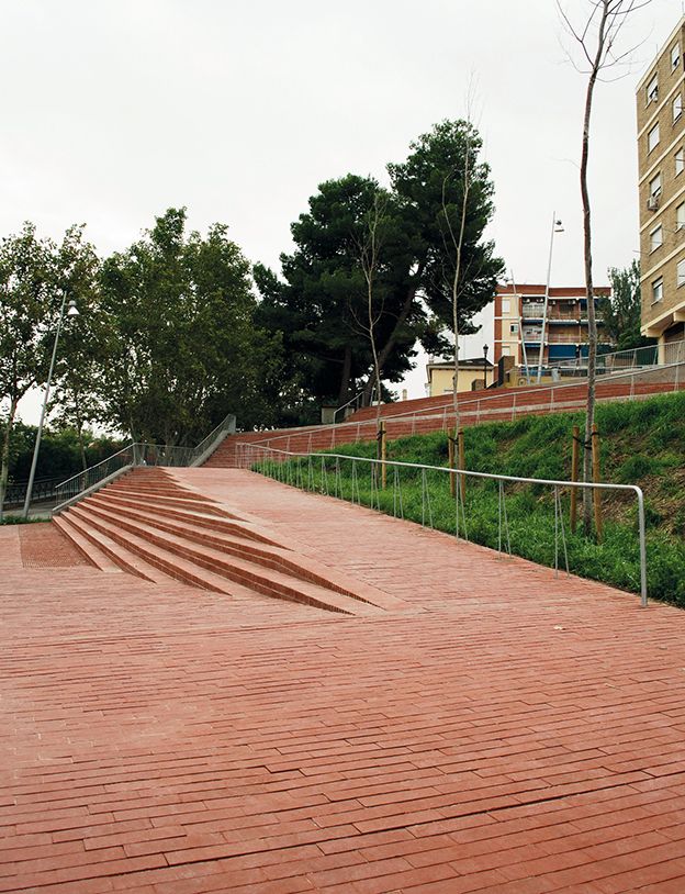 ca72_11 / Mejora y adecuación del “Passeig de l’Horta” y la bajada de los colegios