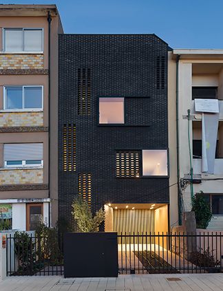 ca76_10 / Casa Black