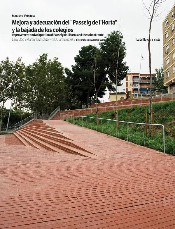 Primera página del Passeig de l'Horta en la revista conarquitectura