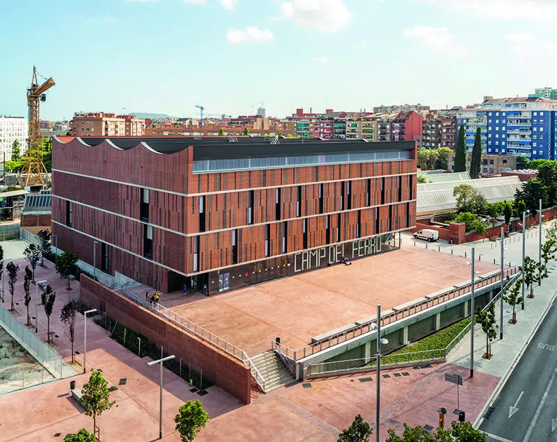 Arquitectura deportiva: Polideportivo Camp del Ferro en Barcelona