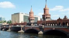 Arquitectura de Berlín, cielos rojos sobre el paraíso / In memoriam Miguel Álvarez Garnería, por Rogelio Ruiz