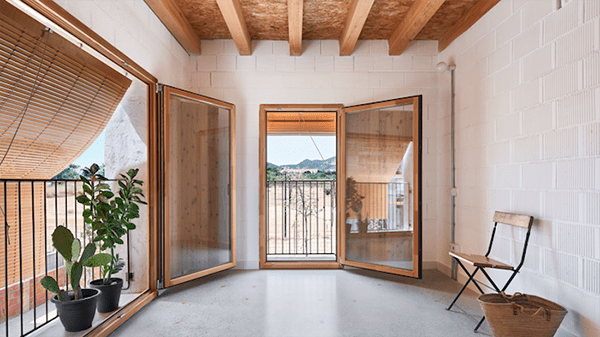 El proyecto 24 Viviendas de protección pública en Platja d'en Bossa, de 08014 arquitectura, ganador del Premio Mapei 2023