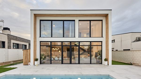 Vivienda Passivhaus en Madrid con cerramientos de grandes dimensiones, desarrollada por el estudio EsPassiv, en una parcela de 430 m2